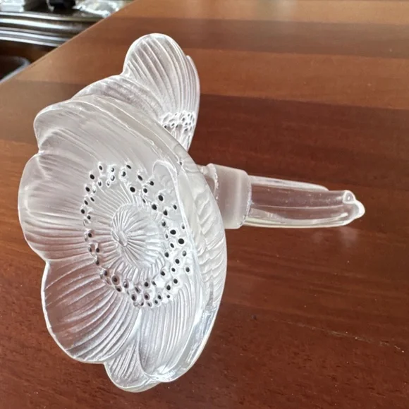 Signed Lalique Crystal Flower Perfume Stopper – Frosted Clear – France - Picture 8 of 16